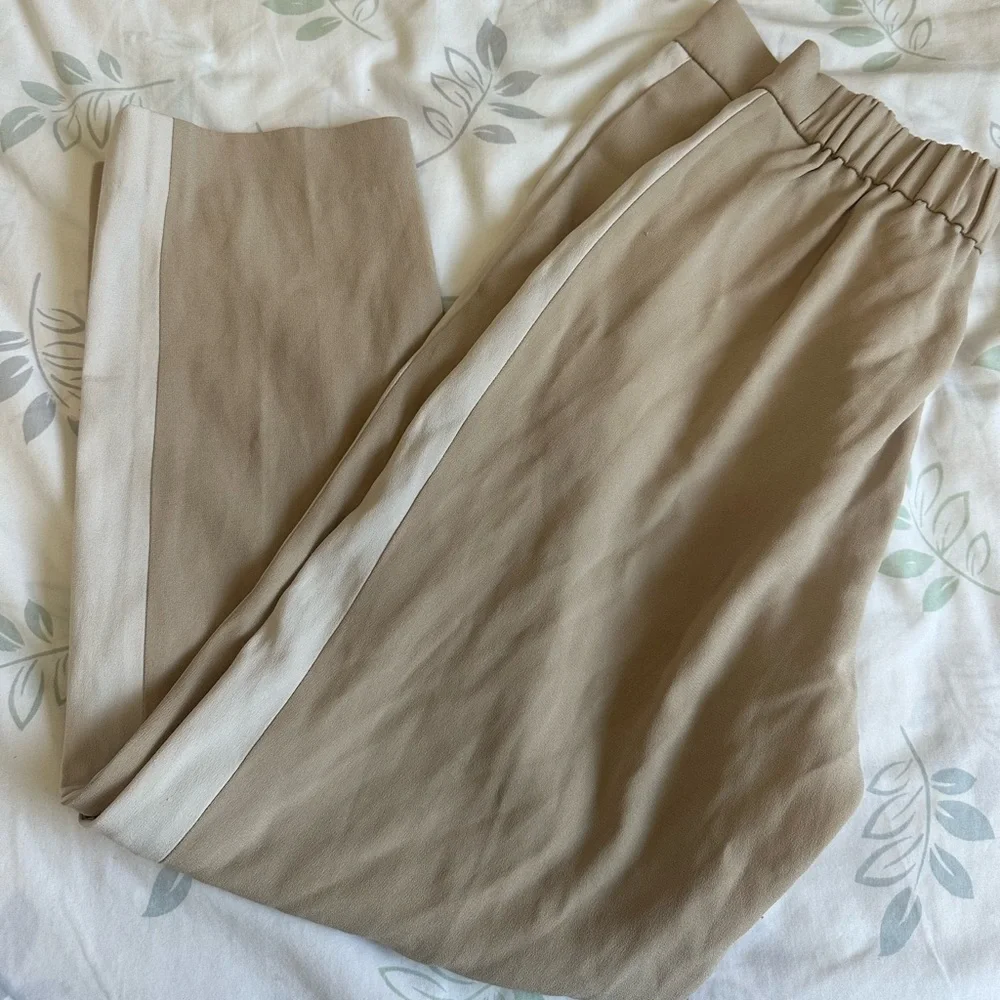 Babaton Conan Pant - Beige with White Stripe - Size 4 - Picture 3 of 4